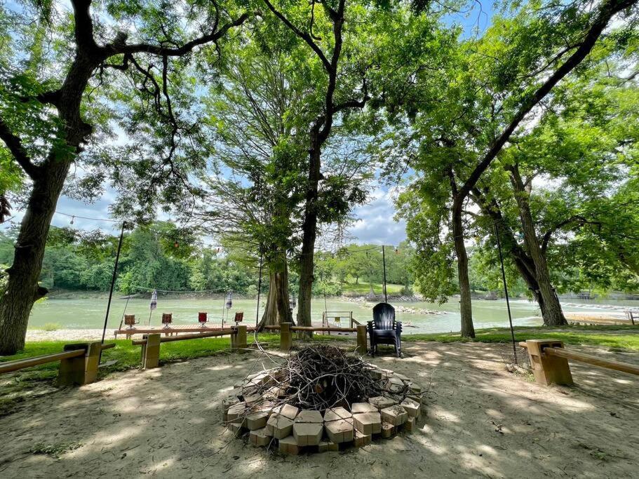 The River Haven - Sleeps 32 - On Guadalupe River Сеґін Екстер'єр фото