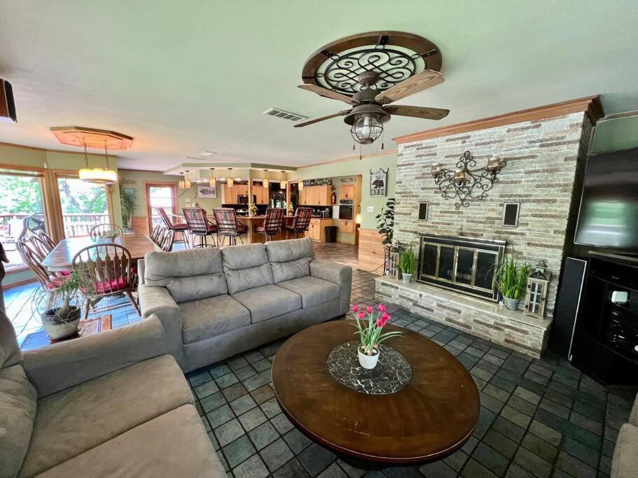 The River Haven - Sleeps 32 - On Guadalupe River Сеґін Екстер'єр фото