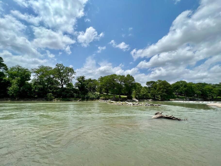 The River Haven - Sleeps 32 - On Guadalupe River Сеґін Екстер'єр фото