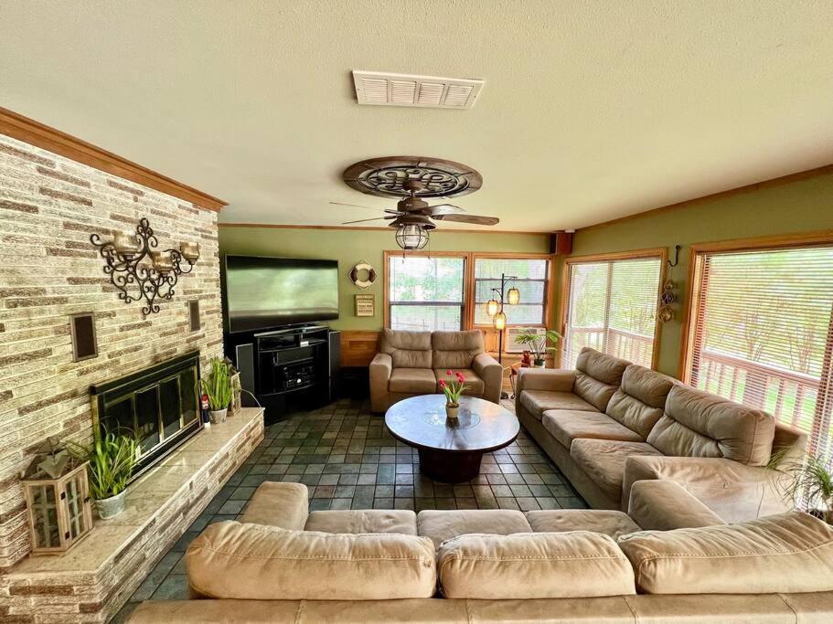 The River Haven - Sleeps 32 - On Guadalupe River Сеґін Екстер'єр фото