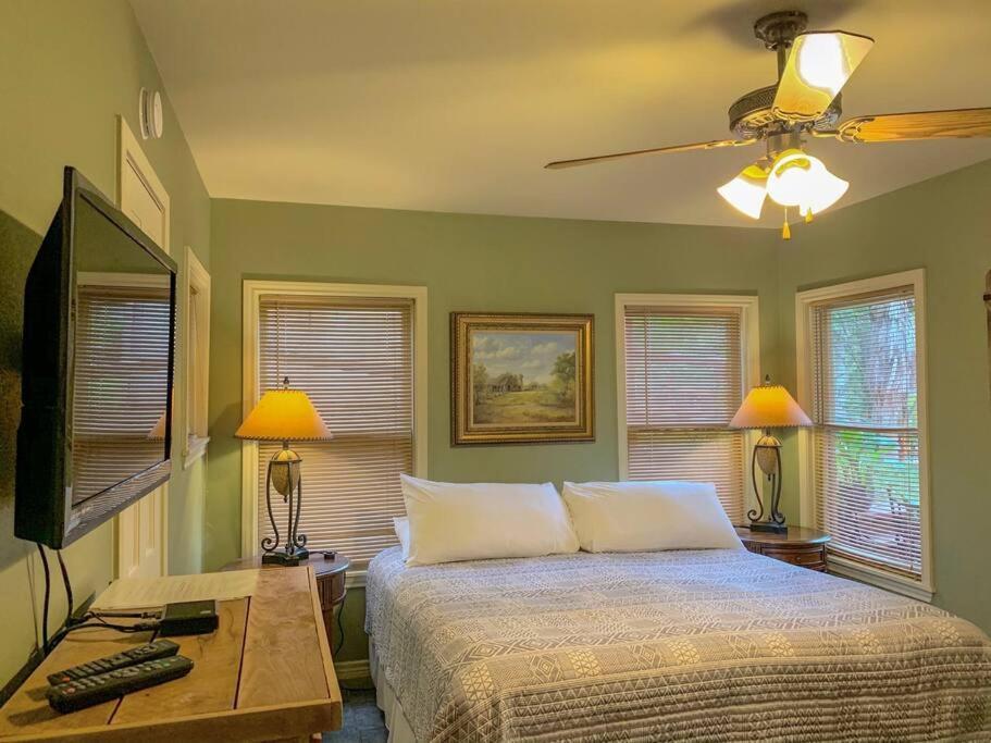 The River Haven - Sleeps 32 - On Guadalupe River Сеґін Екстер'єр фото